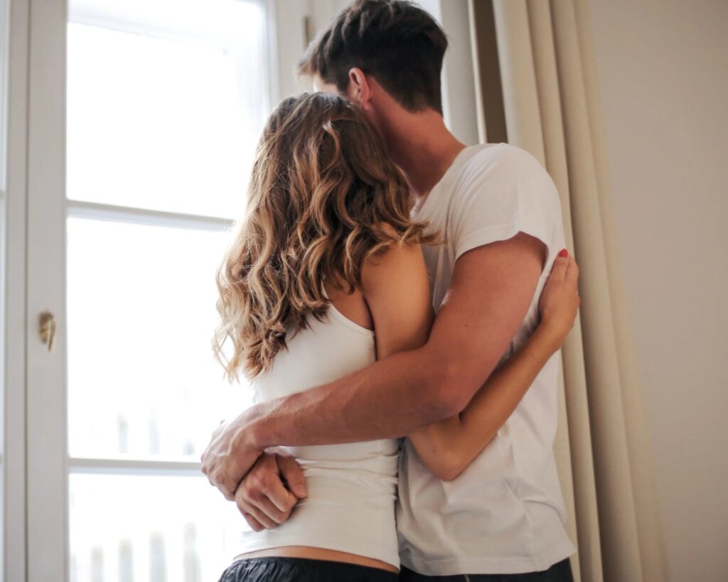 6 Things Men Do That Women Find Irresistibly Attractive